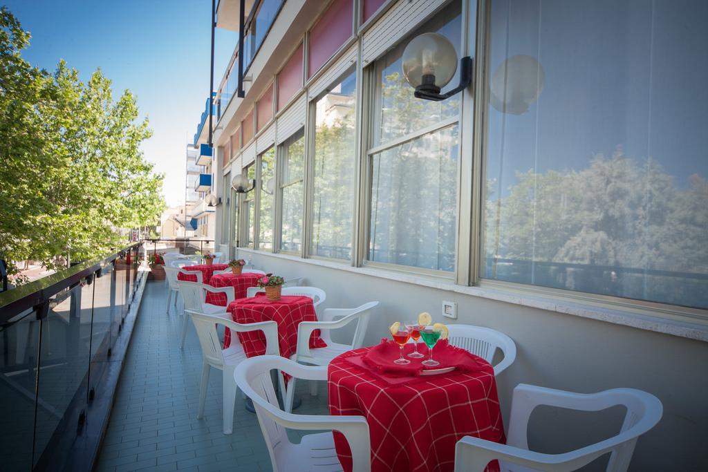 Hotel Madison リッチョーネ エクステリア 写真